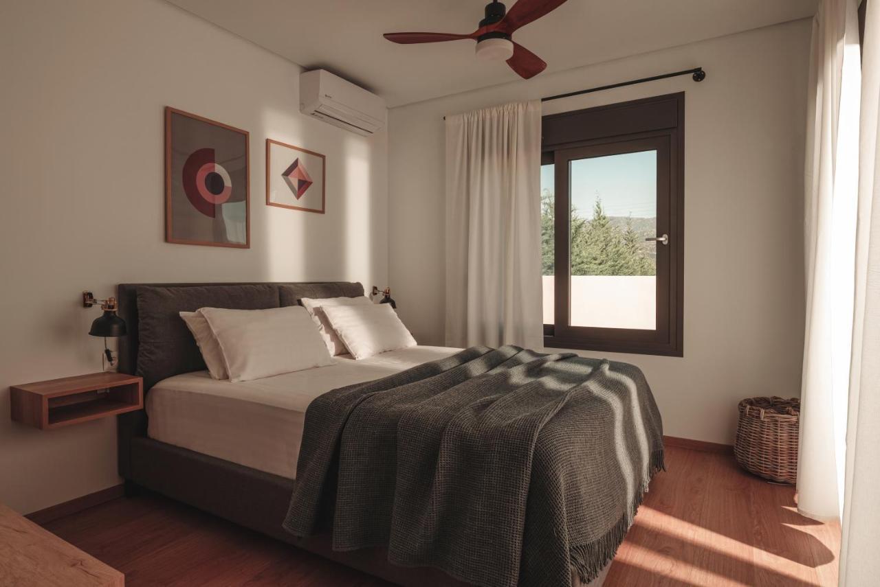 Thespis Villa 3 Сикия Екстериор снимка